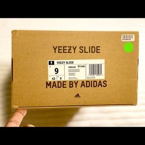 YEEZY SLIDE “BONE”